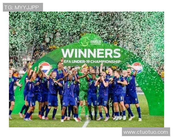 荷兰足球史上第一球星是谁 他的辉煌成就与影响力分析