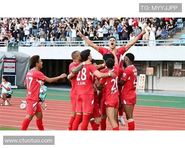 足球球星迪哥奋勇拼搏成就绿茵传奇引领新时代热潮